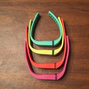GENUINE FITBIT FLEX TRACKER WITH (4) COLORED BANDS